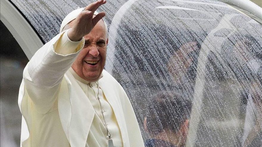 El papa Francisco se reúne hoy con la clase dirigente de Brasil en Río de Janeiro
