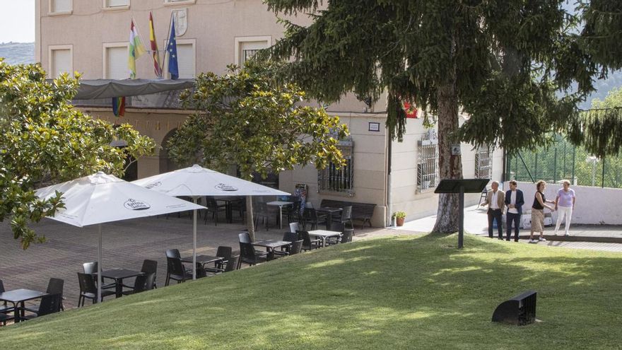 Bobadilla abre una biblioteca y sala polivalente para ludoteca en la segunda planta de su Ayuntamiento