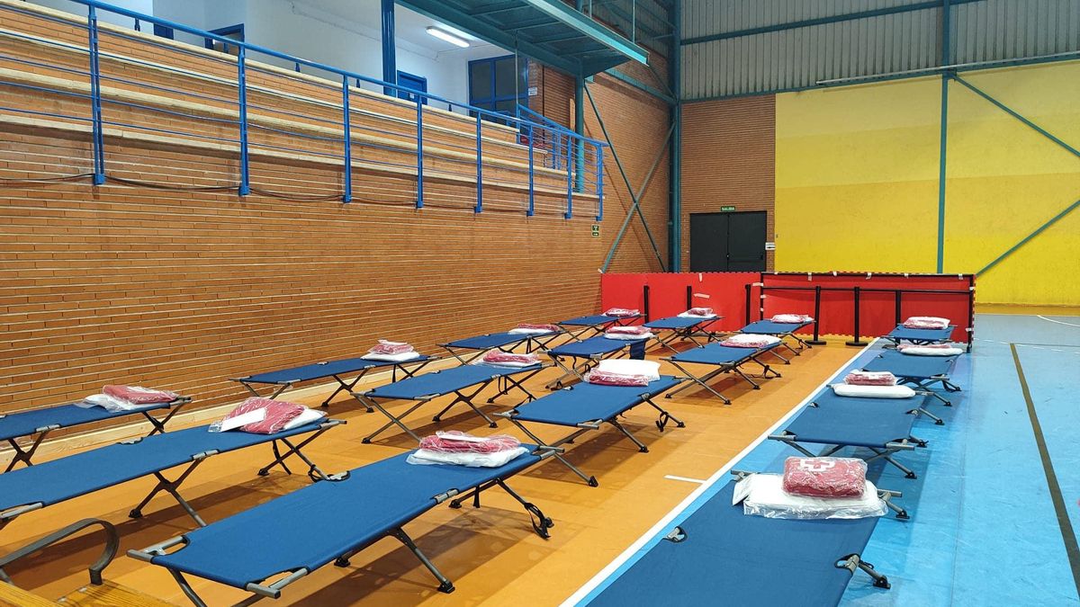 Polideportivo de Escalona, en Toledo, preparado para atender a posibles afectados por la crecida del río Alberche, en marzo de 2025