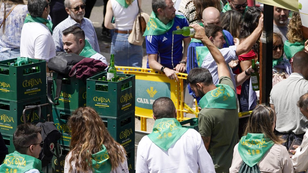 La calle Gascona, en Oviedo, es el lugar perfecto para los amantes de la sidra.