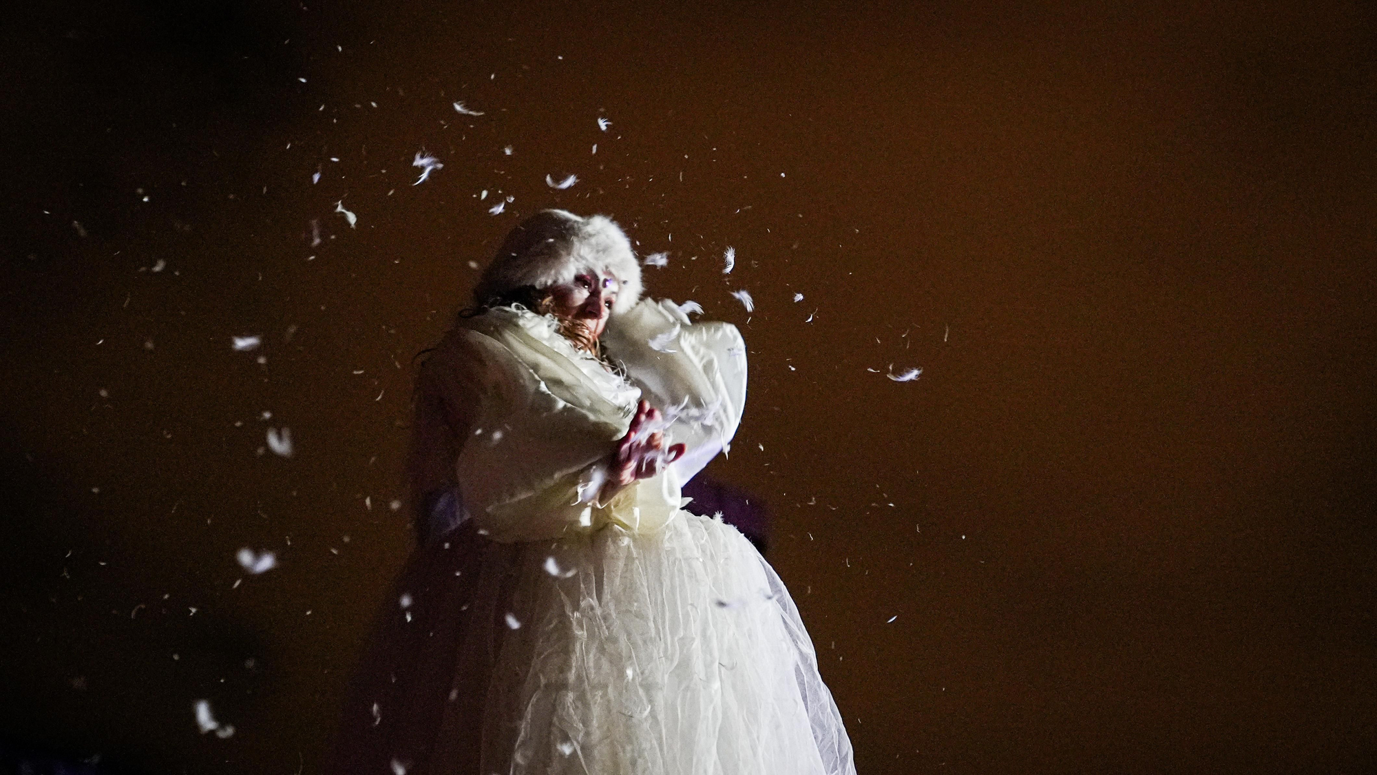 Espectáculo de acrobacias en la Corredera