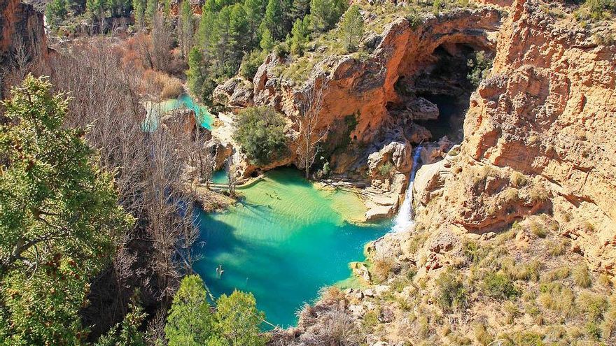 Vacaciones sin playa: piscinas naturales y zonas de baño para refrescarse en el interior de España