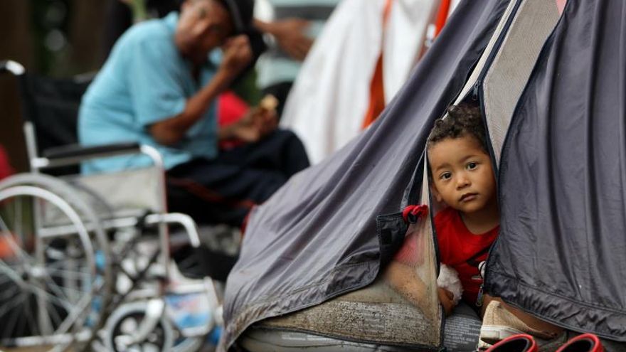 Un total de 4,6 millones de venezolanos, de los cuales un 25 % son niños, han salido de su país por la crisis y de ellos más de 1,4 millones se han establecido en Colombia.