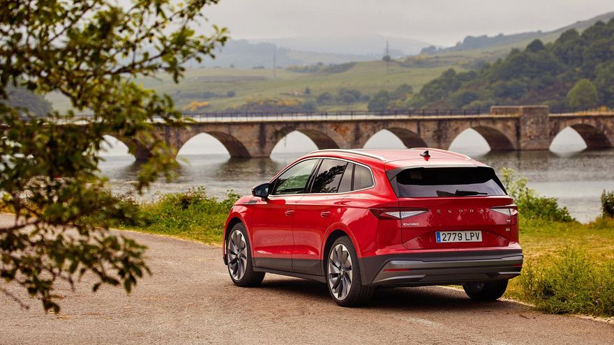 La parte trasera del ŠKODA ENYAQ iV