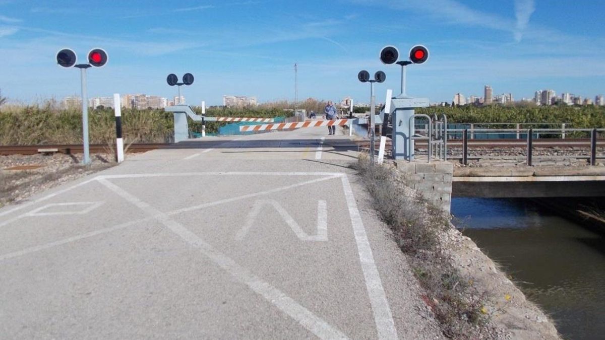 Pas a nivell de Tavernes de la Valldigna.