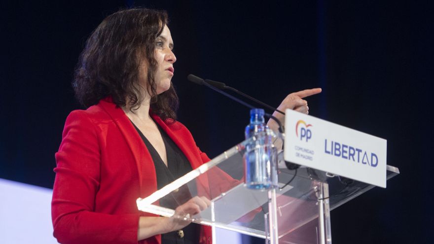 La presidenta de la Comunidad de Madrid y candidata a la reelección por el PP, Isabel Díaz Ayuso, interviene en un acto de campaña en el Teatro Municipal José María Rodero de Torrejón de Ardoz, a 26 de abril de 2021, en Madrid (España). La candidata del P