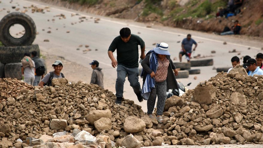 Gobierno de Bolivia y sindicatos pactan nuevo decreto sobre combustibles y fin de bloqueos