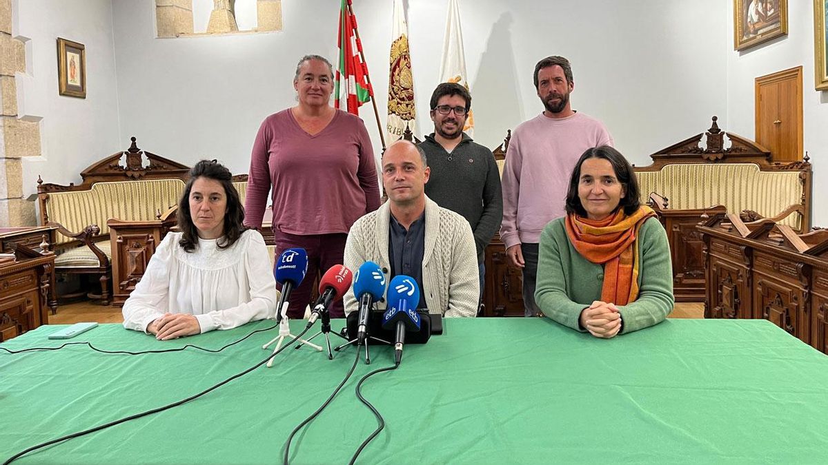 El alcalde, Igor Enparan, en rueda de prensa