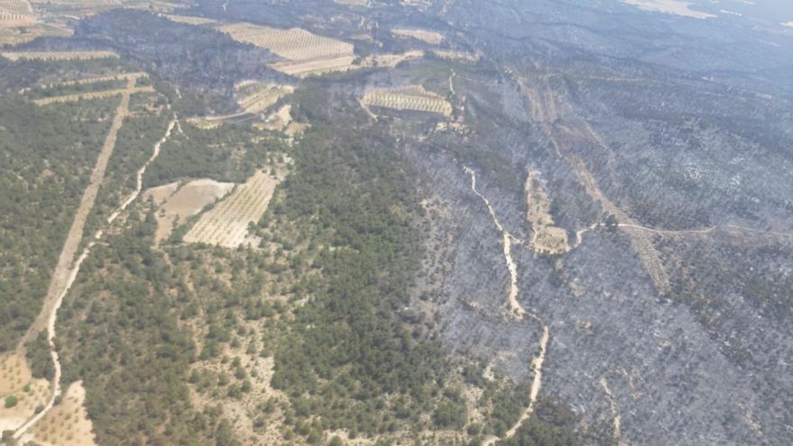 Imagen del incendio en Venta del Moro (Valencia) en el que participan efectivos con base en Castilla-La Mancha tomadas desde un medio aéreo de la BRIF La Iglesuela