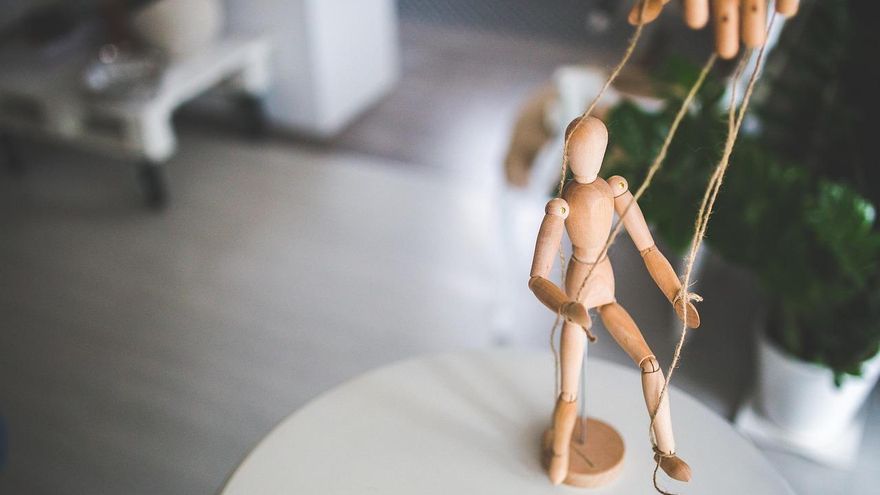 ¿Quién nos garantiza la política en el juego de lo político?