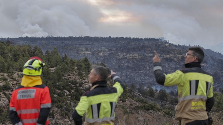 El primer gran incendio de la primavera sigue fuera de control y ha arrasado ya 4.000 hectáreas en Castellón