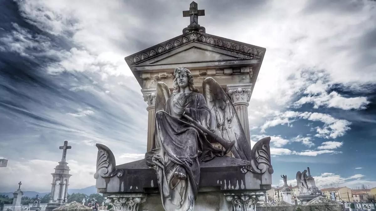 Cementerio de La Carriona, en Avilés, donde está enterrado Armando Palacio Valdés.