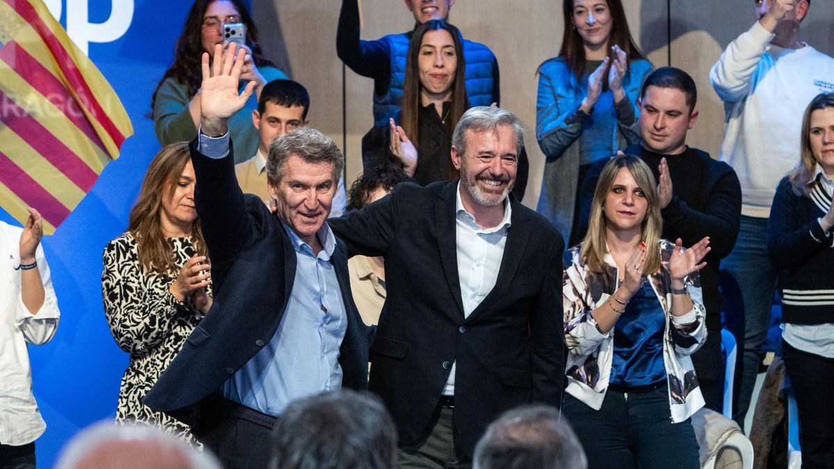 Feijóo y Azcón, en un mitin de la campaña aragonesa.