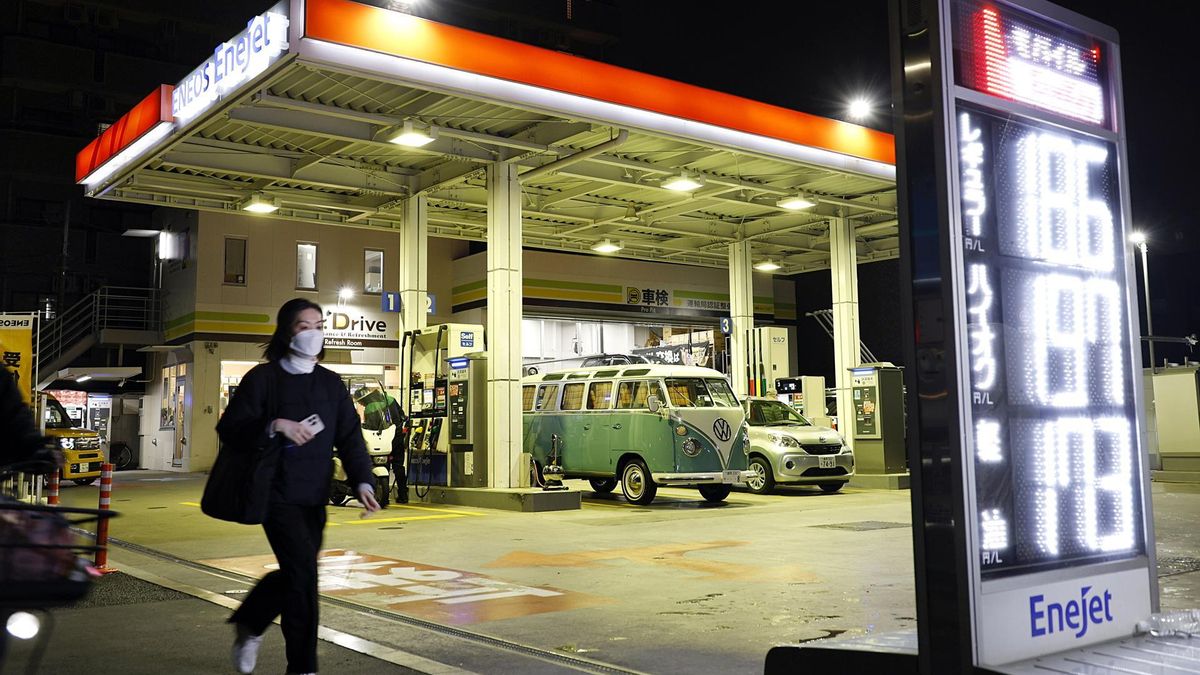 El precio promedio de la gasolina en Japón alcanza un máximo histórico.