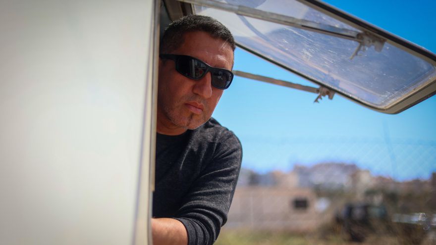 Treballadors precaris expulsats d'un campament de caravanes: "Jo me n'aniria d'aquí demà mateix, però no puc"