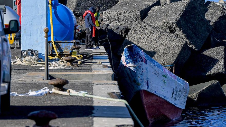 Arriba otro cayuco a El Hierro con 73 personas a bordo, entre ellas 14 menores