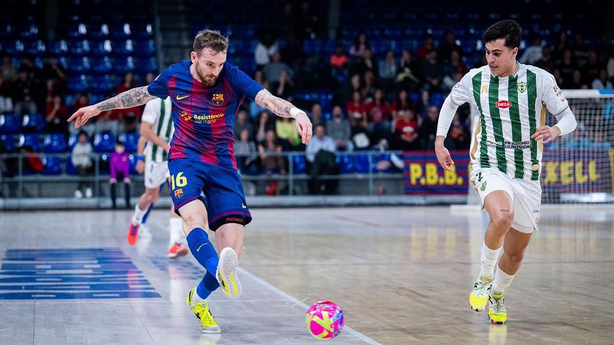 Lance del duelo entre el Barça y el Córdoba Patrimonio