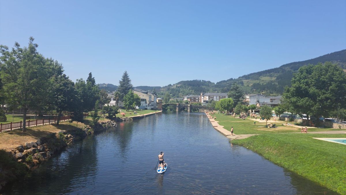 Piscina fluvial de Vega de Espinareda.