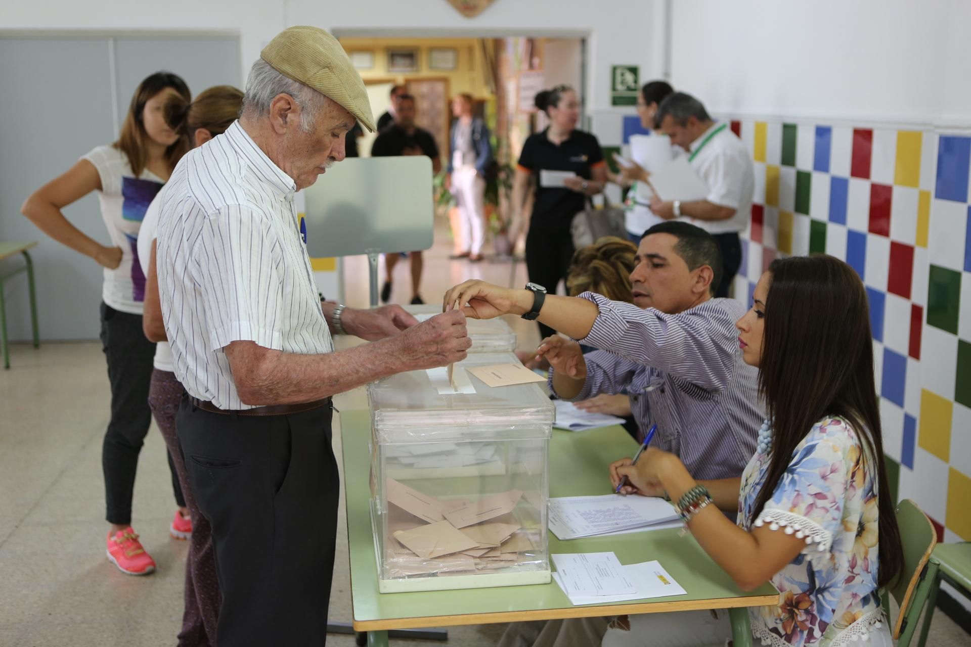 Votación en el CEIP Cerruda, Doctoral (ALEJANDRO RAMOS)