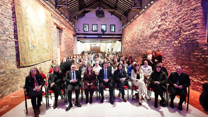 Las instituciones rinden tributo a las víctimas de masacre del 3 de marzo de 1976: "Vitoria no olvida"