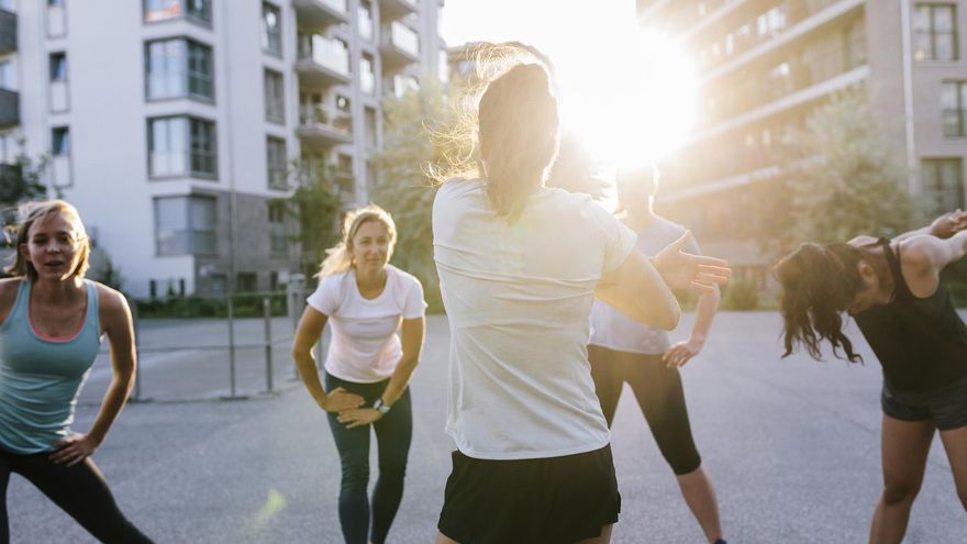 Más allá del yoga o el pilates: el ejercicio que ayuda a fortalecer los músculos y evitar dolores