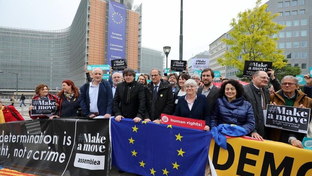 Puigdemont dice que Sánchez debe "mover ficha" y que JxCat no le dará ningún cheque en blanco