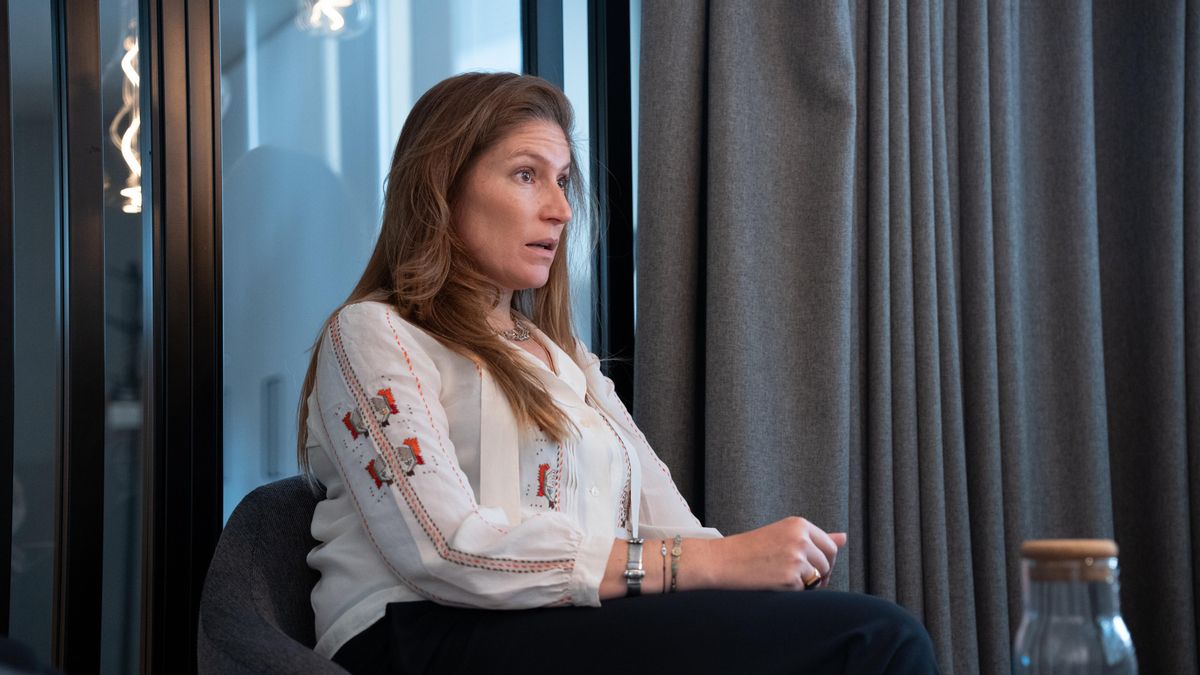 Stella Schnabel, pareja de James 'Fergie' Cox Chambers, durante la entrevista con elDiario.es en Madrid, el 5 de octubre de 2026.