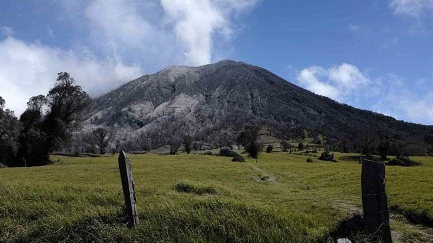 El volcán Turrialba lanza ceniza y gases a mil metros de altura en Costa Rica