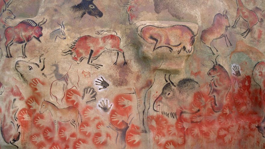 Réplicas de pinturas rupestres en el Parque Arqueológico de Atapuerca.