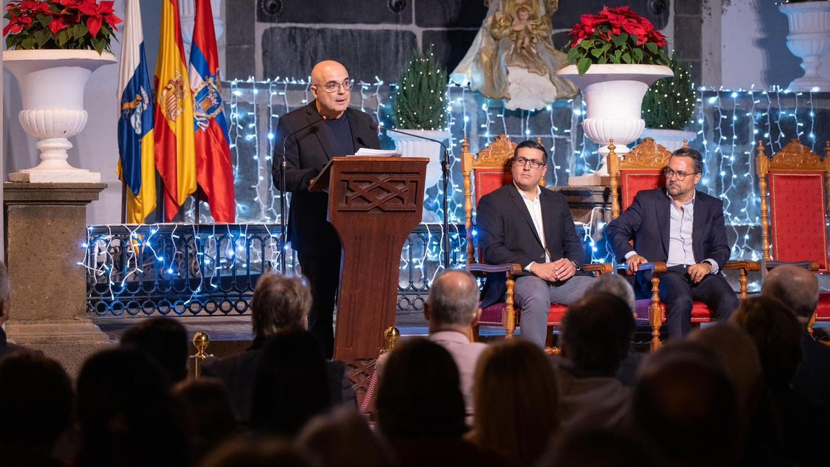 Lectura del pregón navideño 2025 de Santa Cruz de La Palma a cargo del párroco José Francisco Concepción Checa.