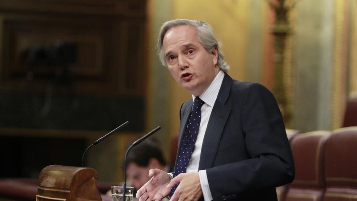 Gómez de la Serna formaliza su condición de diputado y afianza su aforamiento