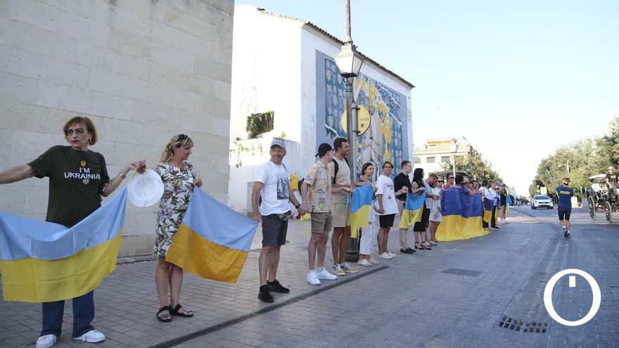 Cadena humana de ucranianos por el Día de la independencia de Ucrania y agradecimiento a Córdoba