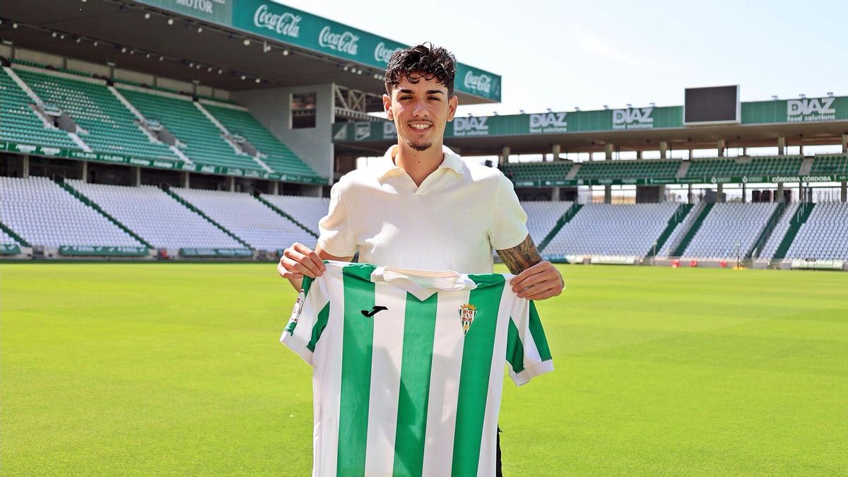 Álex López, en el anuncio de su renovación