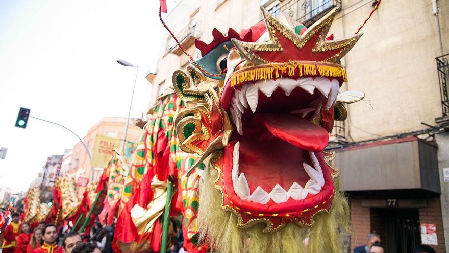 El Gran Desfile del Año Nuevo chino vuelve a las calles de Usera con un millar de artistas y tres dragones gigantes