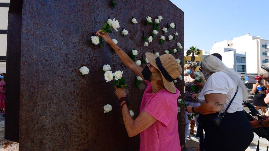 Ofrenda floral en La Puntilla por el 13º aniversario de la tragedia del vuelo JK5022