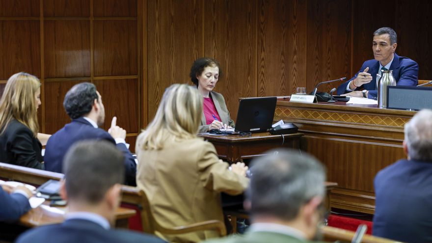 Pedro Sánchez responde al senador popular Alejo Miranda de Larra durante su comparecencia ante la comisión de investigación del caso Koldo, este jueves en el Senado.