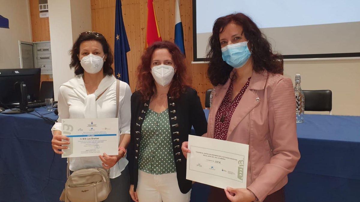 Entrega del reconocimiento.