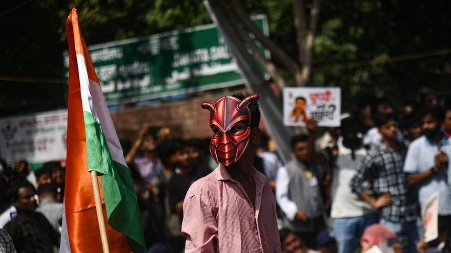 La rebelión de las "cucarachas": por qué han estallado y quiénes están detrás de las masivas protestas juveniles en la India