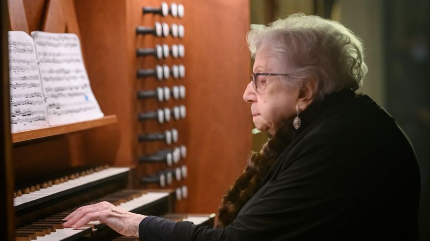 Esta barcelonesa, decana del órgano en España, acaba de cumplir 100 años y sigue ofreciendo conciertos