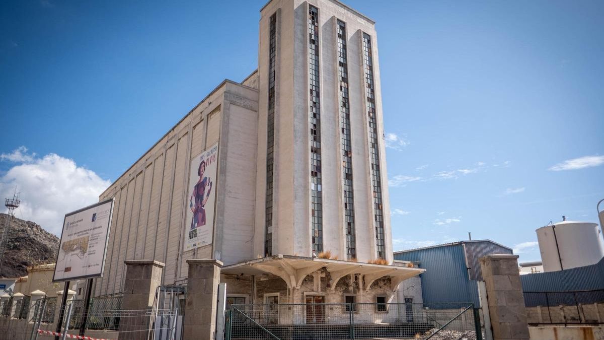 Canarias insta al Gobierno central a frenar la demolición del Silo de Santa Cruz de Tenerife por parte de la Autoridad Portuaria