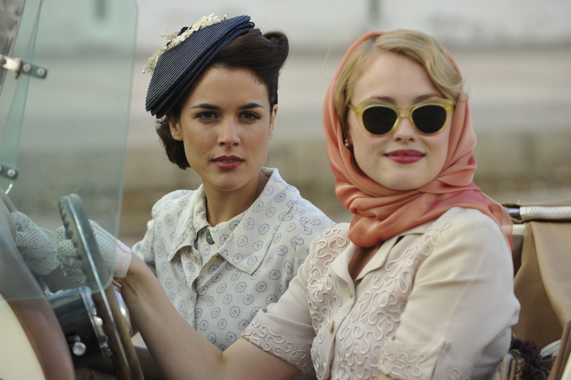 'El tiempo entre costuras'