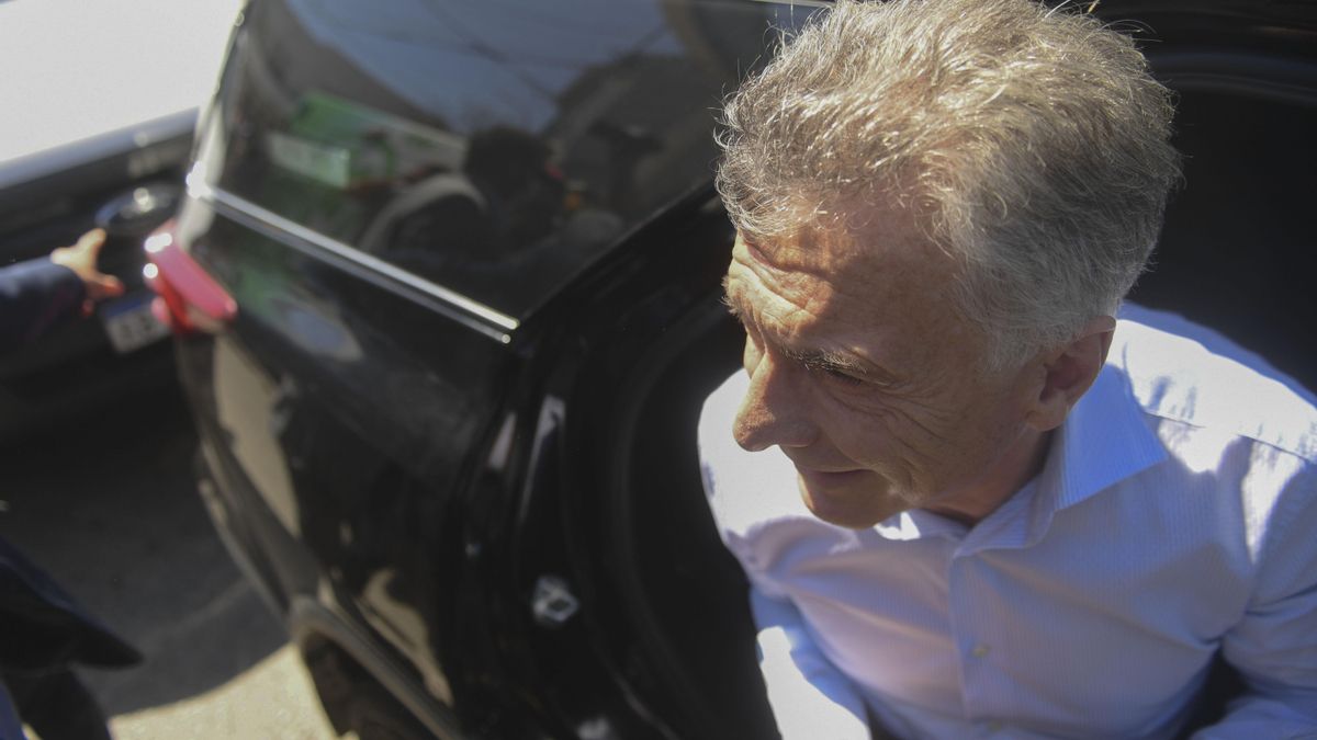 Mauricio Macri fue a declarar a Dolores por la causa ARA San Juan, en medio de apoyos y banderas