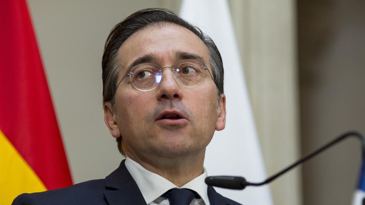 Albares se muestra partidario de la expulsión del equipo Israel Premier Tech de La Vuelta