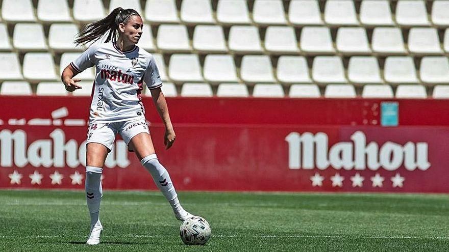 La UDG Tenerife refuerza su defensa con Isa Álvarez