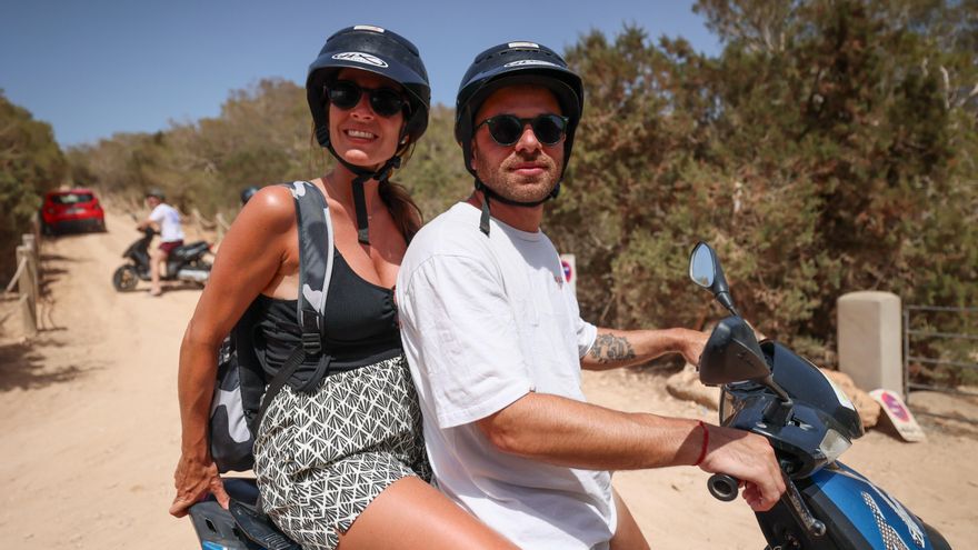 Cinco años del cerco a los vehículos de turistas en la isla sin semáforos: "La vida en Formentera ha mejorado mucho"