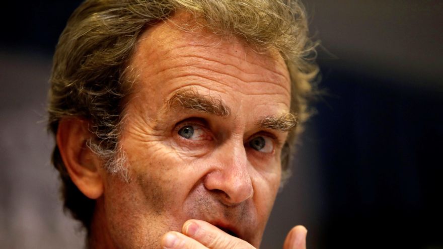 El director del Centro de Coordinación de Alertas y Emergencias Sanitarias (CCAES), Fernando Simón, durante la rueda de prensa ofrecida este lunes en el Ministerio de Sanidad para dar los últimos datos de la pandemia del coronavirus. EFE/ Javier López