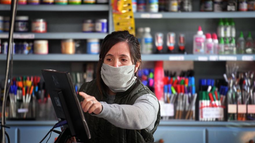 Otra vez las dos Argentinas: cae la venta del pequeño comercio, pero se mantiene la de los supermercados