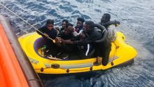 Rescatados 55 inmigrantes a bordo de una patera en Alborán