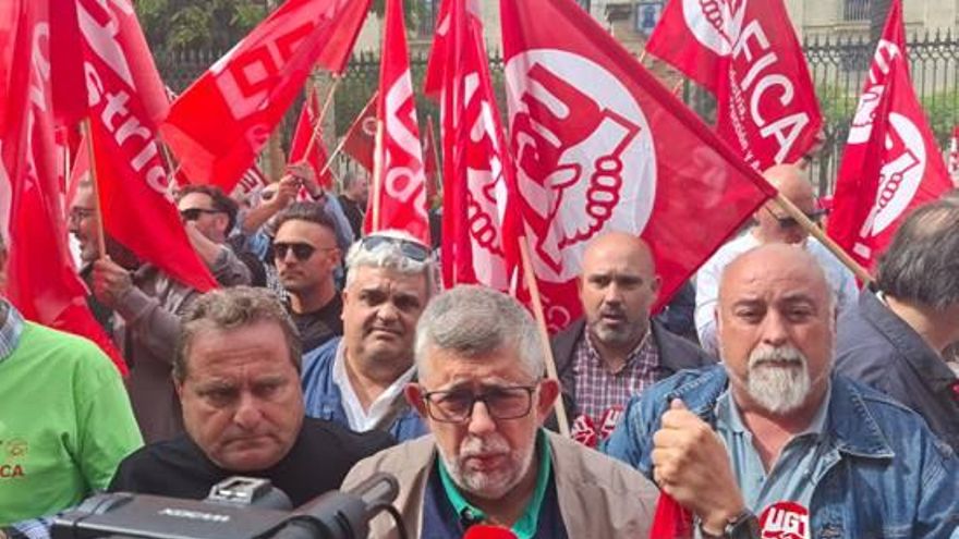 UGT y CCOO se manifiestan en Sevilla contra el "ataque a los derechos laborales" del sector agroalimentario