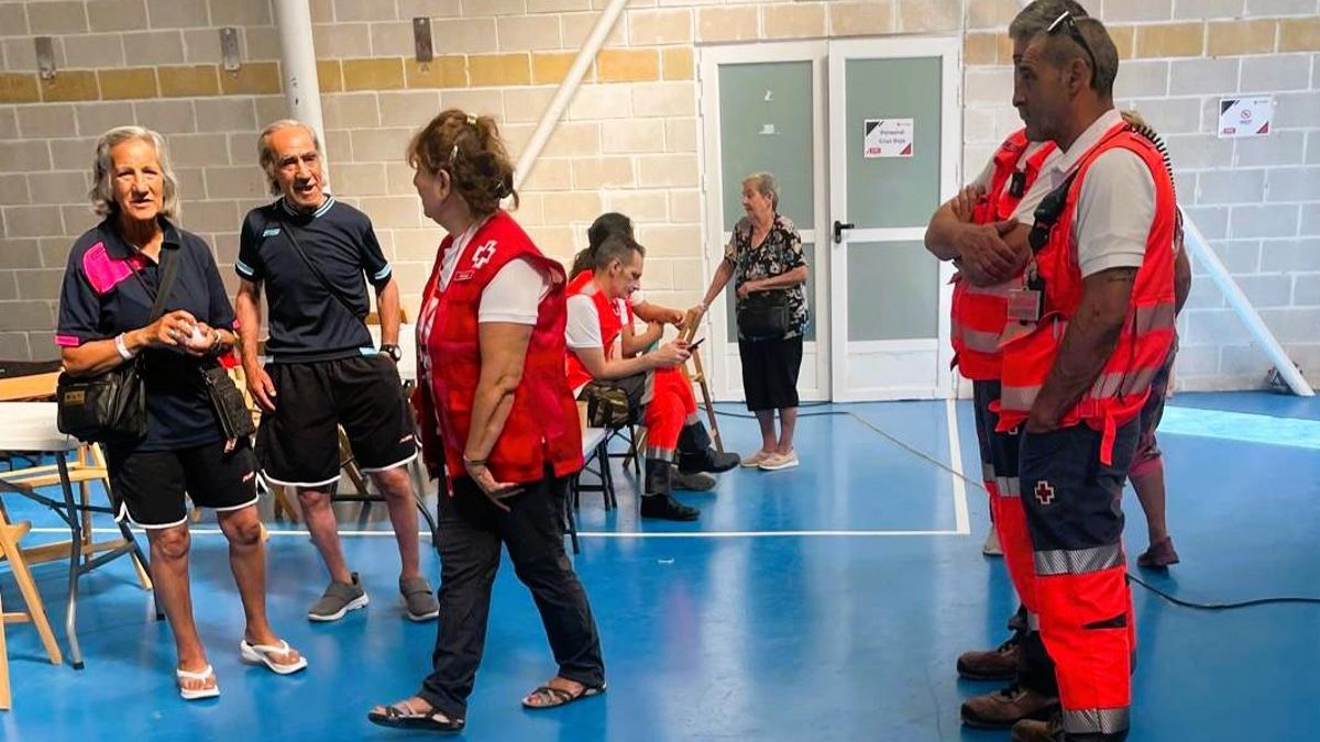 64 personas han pasado la noche del miércoles al jueves en el albergue del polideportivo de Humanes